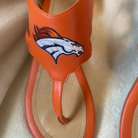 EUC Denver Broncos Women's Gladiator Sandals size 7 - Picture 3 of 7